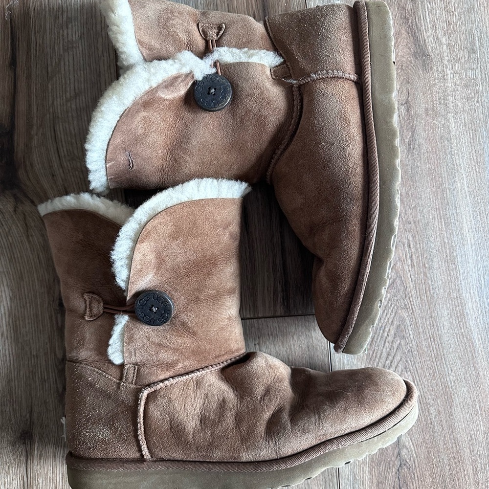 UGG Bailey Button Chestnut Boots Women’s